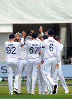 EnglandPlayers-CelebratesWicket4-20-0625