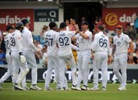 EnglandPlayers-CelebrateWicket1-21-0625