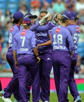 SuperchargersWomen-CelebrateWicket6-7-0825