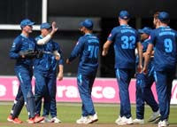 DerbyshirePlayers-CelebrateWicket3-13-0725