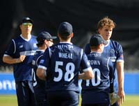 HampshirePlayers-CelebrateWicket5-31-0825