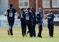 YorkshirePlayers-CelebrateWicket1-31-0825