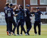YorkshirePlayers-CelebrateWicket2-31-0825