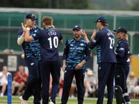 Yorkshire-CelebrateWicket4-12-0826