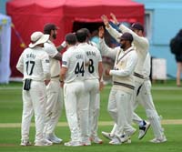 SurreyPlayers-CelebrateWicket2-22-0725
