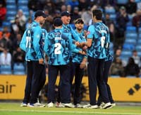 YorkshirePlayers-CelebrateWicket2-4-0725