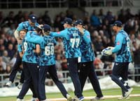 YorkshirePlayers-CelebrateWicket4-4-0725