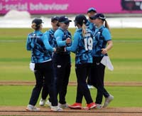 YorkshireWomen-CelebrateWicket3-1-0625
