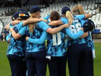 YorkshireWomen-PreMatch-Huddle1-1-0625