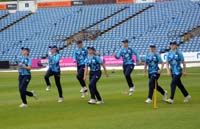 YorkshireWomen-PreMatch-WarmUp1-1-0625
