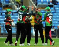 LeicestershireWomen-CelebrateWicket1-8-0625
