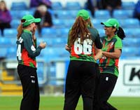LeicestershireWomen-CelebrateWicket4-8-0625