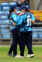 YorkshireWomen-CelebrateWicket3-8-0625