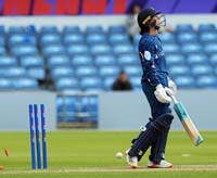 GoleGaya-Bowled2-2-0825