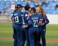 MiddlesexWomen-CelebrateWicket6-2-0825