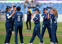 MiddlesexWomen-CelebrateWicket7-2-0825