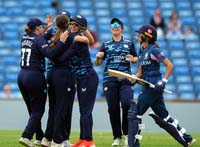 YorkshireWomen-CelebrateWicket-DownerArtemis2-2-0825