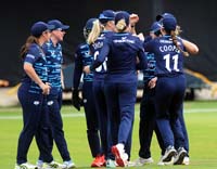 YorkshireWomen-CelebrateWicket1-2-0825