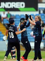 YorkshireWomen-CelebrateWicket3-2-0825