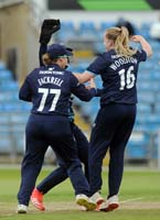 YorkshireWomen-CelebrateWicket6-2-0825
