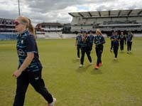 YorkshireWomen-LeaveField1-2-0825