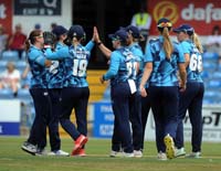 YorkshireWomen-CelebrateWicket1-13-0725