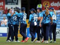 YorkshireWomen-CelebrateWicket2-13-0725