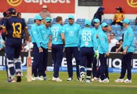 England-CelebrateWicket1-24-0926