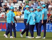 England-CelebrateWicket2-24-0926