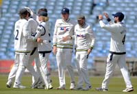 Yorkshire-CelebrateWicket5-10-0426
